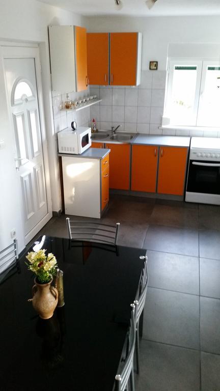 Holiday Home White House Sumartin Exteriör bild